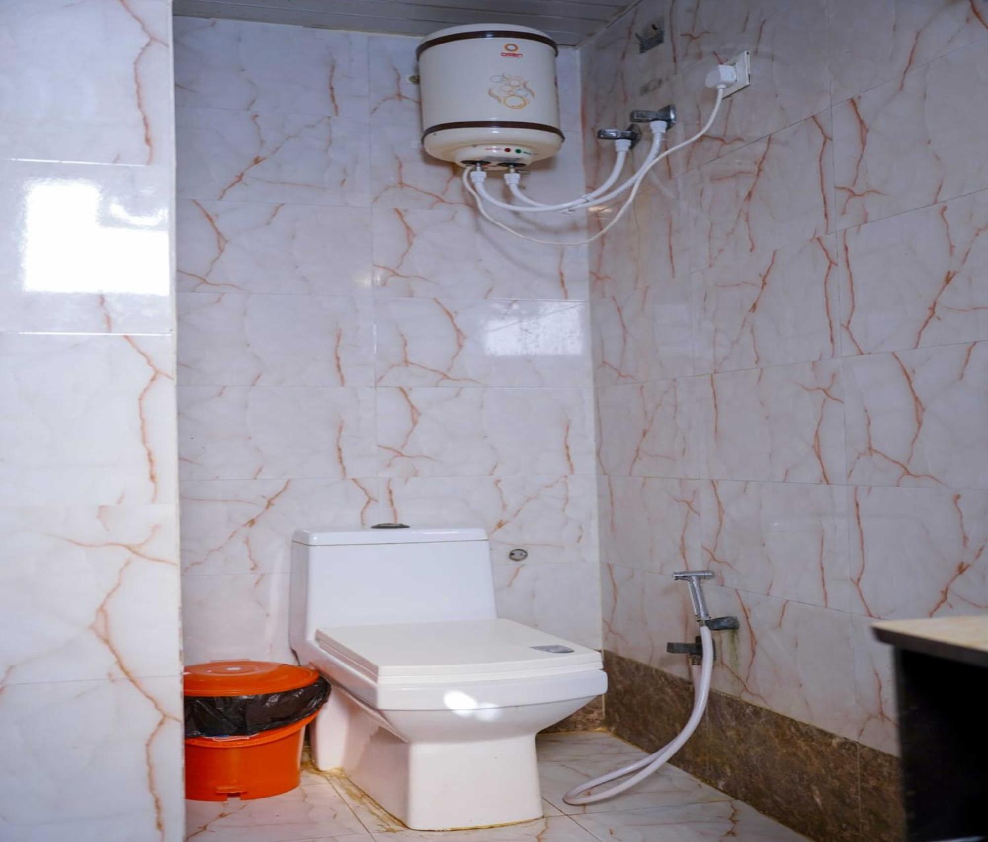 Vrindavan Dreams Hotel And Suites Esterno foto